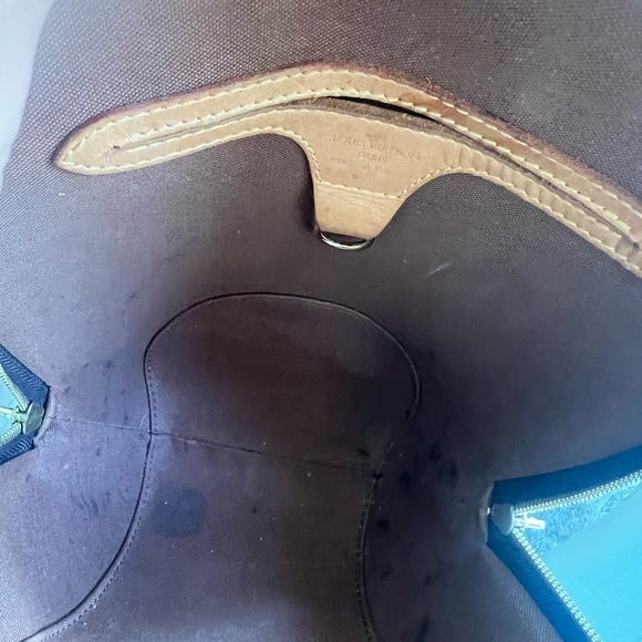 Louis Vuitton back pack like new - Picture 4 of 7